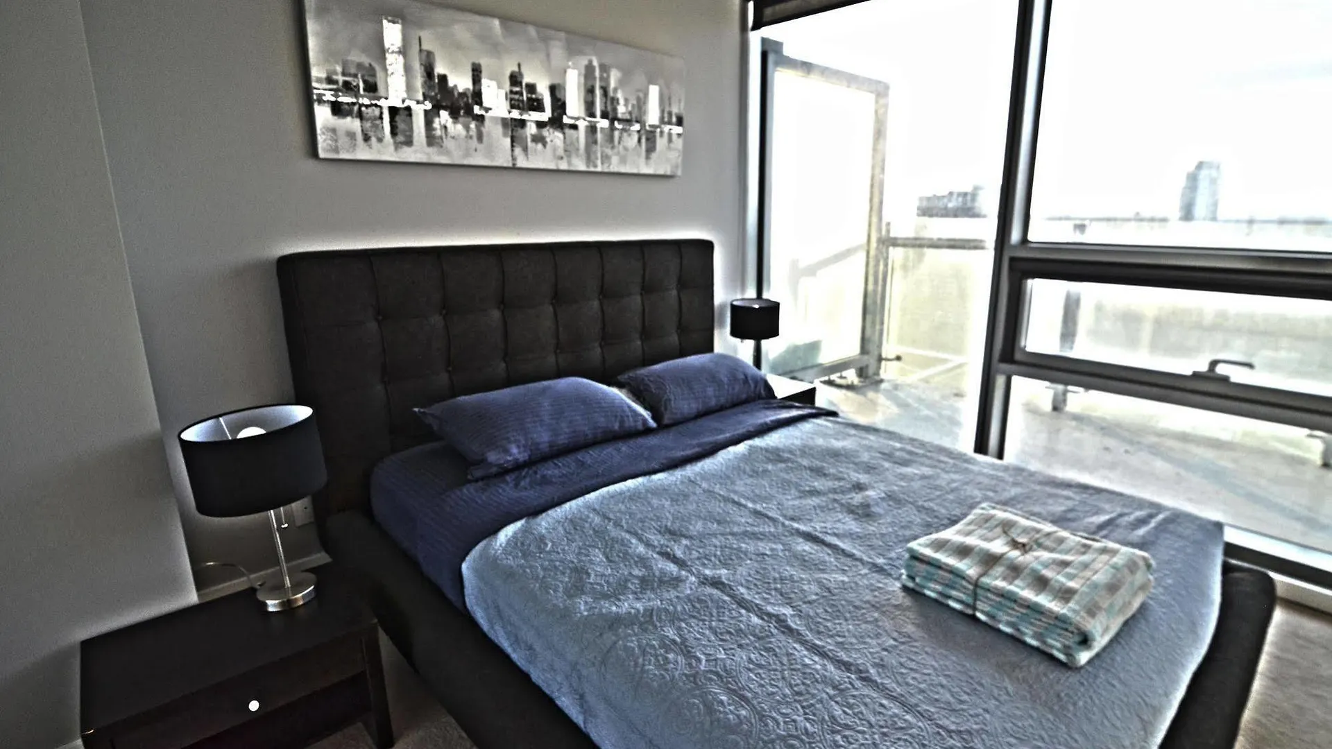 Отель Toronto Escape - Financial District